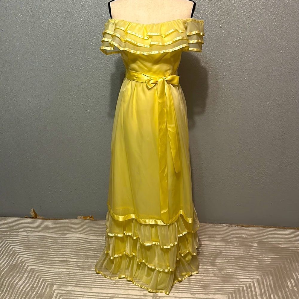 Vintage Lorrie Deb yellow ruffed off the shoulder dress. No size tag.
